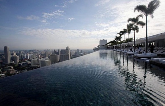 Bañarse en la Infinity Pool del Marina Bay Sands no debe tener precio.
