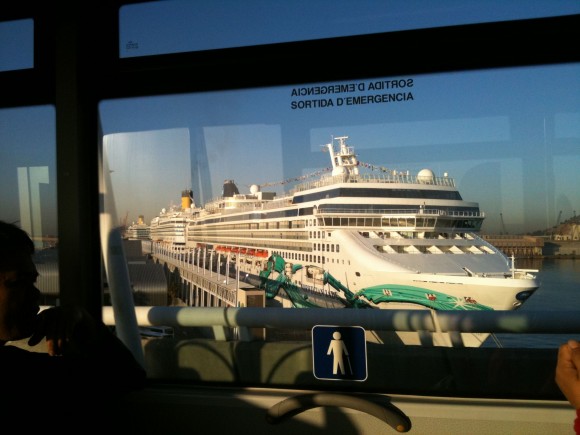 Llegando a la Terminal D del puerto de Barcelona.