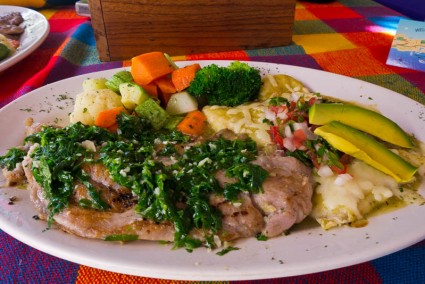 Pescado con hortalizas y cilantro con mantequilla.